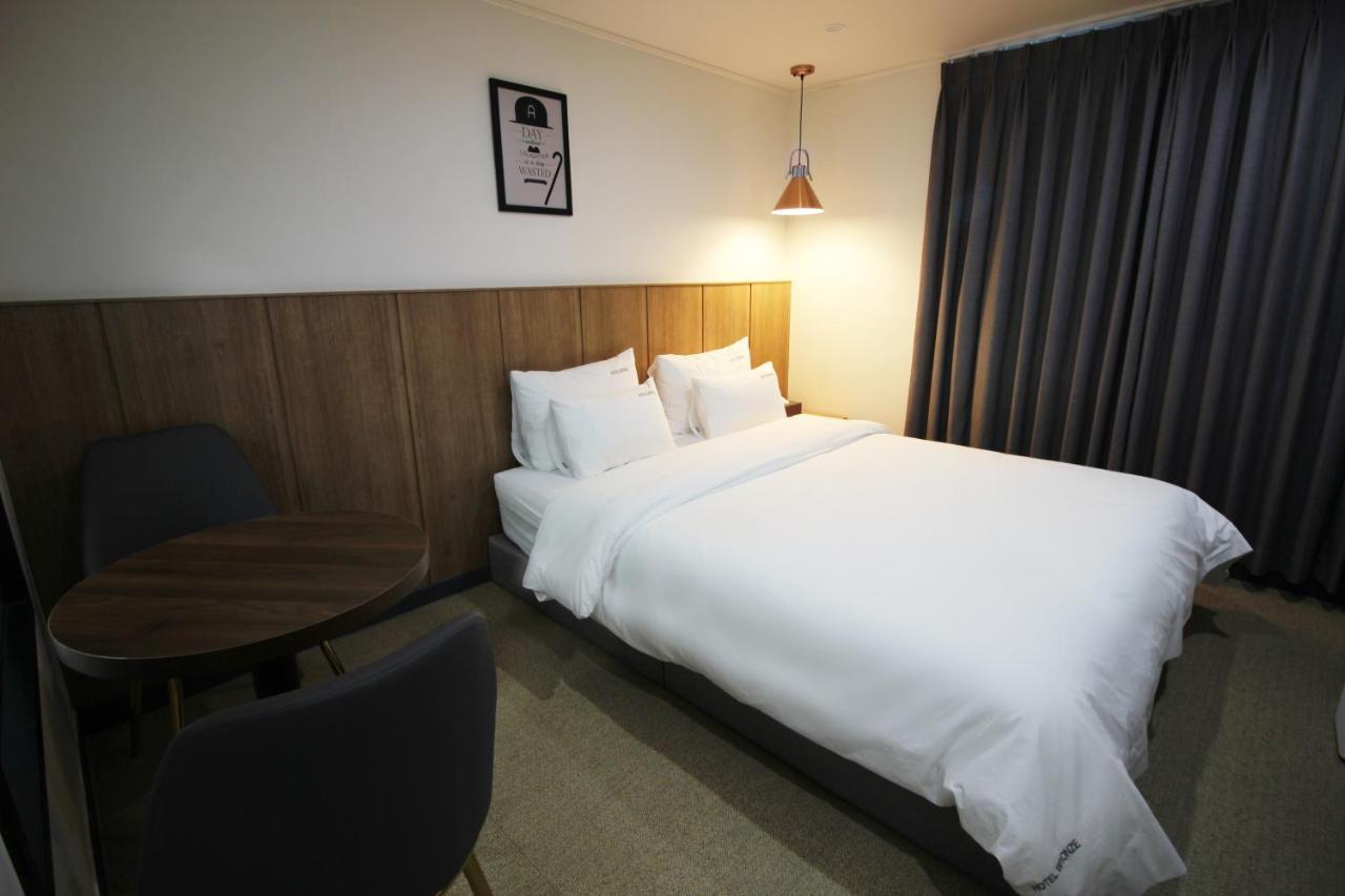 Bronze Hotel Changwon Exterior photo