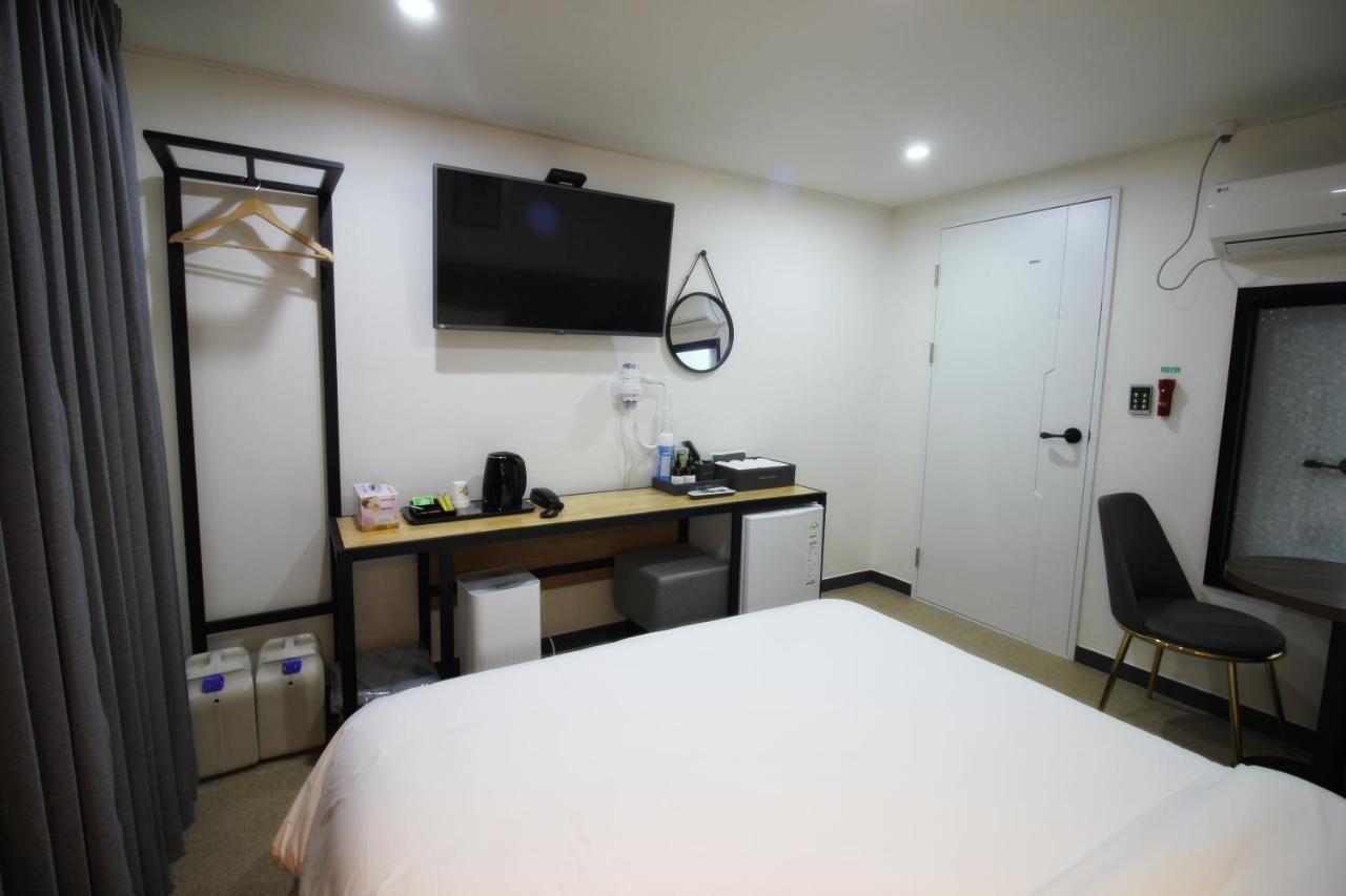 Bronze Hotel Changwon Exterior photo