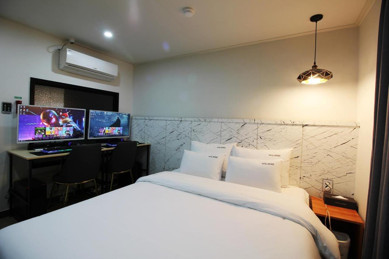 Bronze Hotel Changwon Exterior photo